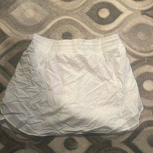 Lululemon Align High-Rise Skirt 
Color: White
Size: 12
Never Worn